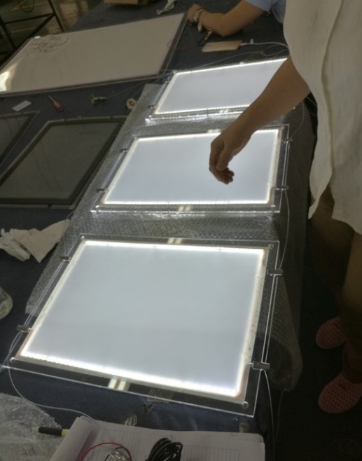 La caja de luz echada a un lado doble de la ejecución A3 LED, exhibición de la ventana del LED firma alto brillo